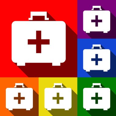 Tıbbi ilk yardım kutusu işareti. Vektör. Kırmızı, turuncu, sarı, yeşil, mavi ve mor arka plan, düz gölgeler ile simgeler kümesi.
