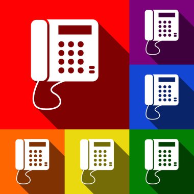 İletişim veya telefon işareti. Vektör. Kırmızı, turuncu, sarı, yeşil, mavi ve mor arka plan, düz gölgeler ile simgeler kümesi.