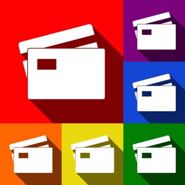 Kredi kartı işareti. Vektör. Kırmızı, turuncu, sarı, yeşil, mavi ve mor arka plan, düz gölgeler ile simgeler kümesi.