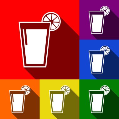 Cam suyu simgeler. Vektör. Kırmızı, turuncu, sarı, yeşil, mavi ve mor arka plan, düz gölgeler ile simgeler kümesi.