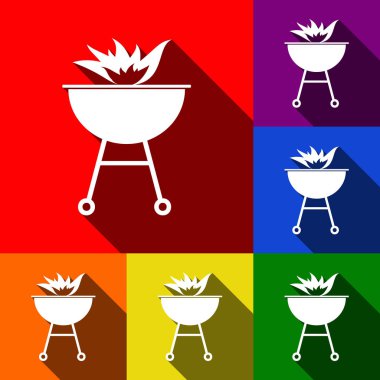 Yangın işareti ile Barbekü. Vektör. Kırmızı, turuncu, sarı, yeşil, mavi ve mor arka plan, düz gölgeler ile simgeler kümesi.