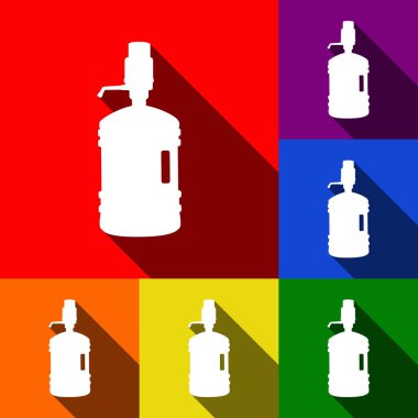 Plastik şişe siluet su ve sifon. Vektör. Kırmızı, turuncu, sarı, yeşil, mavi ve mor arka plan, düz gölgeler ile simgeler kümesi.