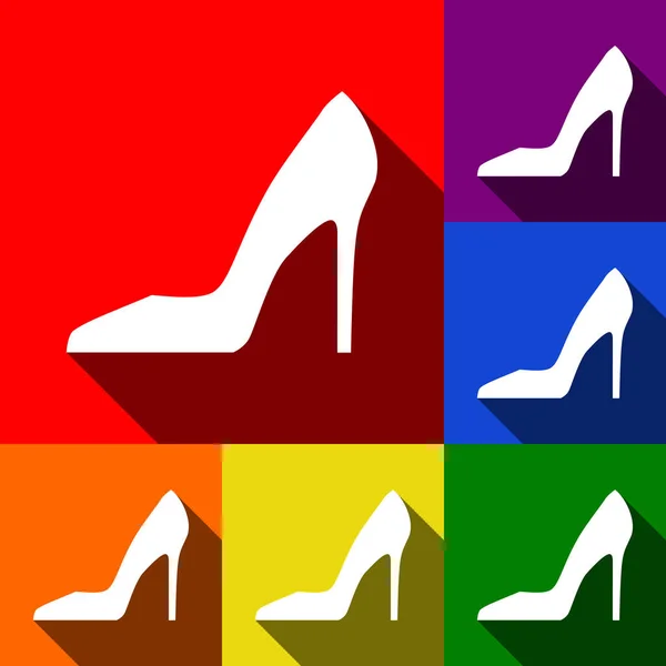 Um sapato de mulher. Vector. Conjunto de ícones com sombras planas em fundo vermelho, laranja, amarelo, verde, azul e violeta . — Vetor de Stock