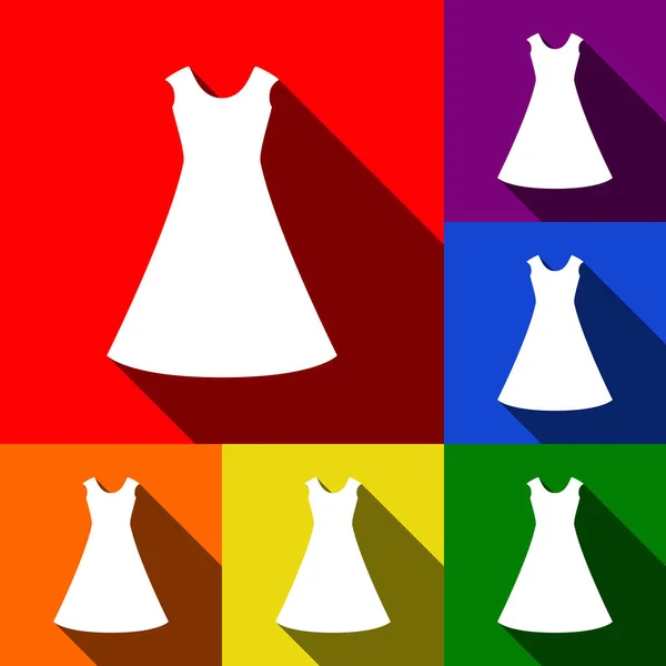 美しいロングドレス符号ベクトル。赤、オレンジ、黄色、緑、青、紫の背景でフラットの影とアイコンのセット. — ストックベクタ