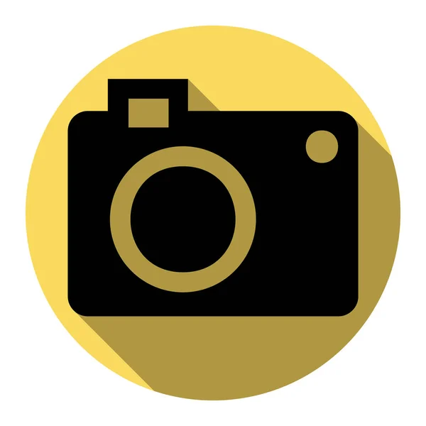 Signe de caméra numérique. Vecteur. Icône noire plate avec ombre plate sur cercle jaune royal avec fond blanc. Isolé . — Image vectorielle