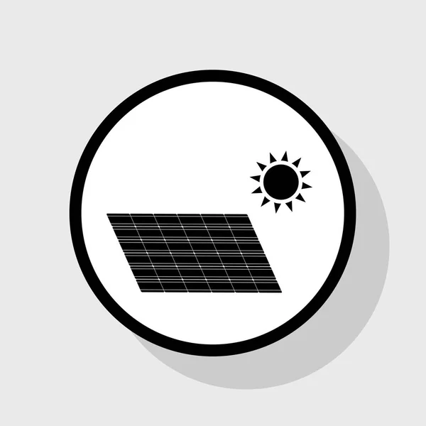 Güneş enerjisi paneli. Eko eğilim işareti kavramı. Vektör. Gölgeli gri arka plan, beyaz daire içinde düz siyah simgesi. — Stok Vektör