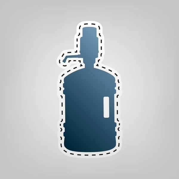 Plastikflaschensilhouette mit Wasser und Siphon. Vektor. blaues Symbol mit Umriss zum Ausschneiden auf grauem Hintergrund. — Stockvektor