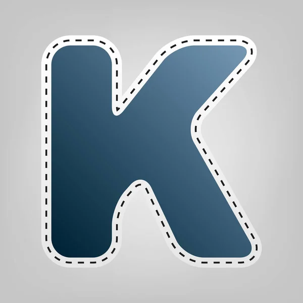 Letra K elemento plantilla de diseño de signo. Vector. Icono azul con contorno para recortar en fondo gris . — Vector de stock