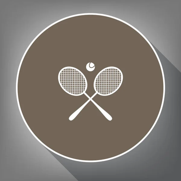 Dvě tenisové rakety znakem míč. Vektor. Bílá ikona na hnědý kruh s bílým kontury a dlouhý stín na šedém pozadí. Jako pohled shora na postament. — Stockový vektor