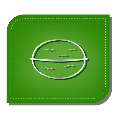 Ceviz ve kabuk işareti. Yeşil yapraklı, koyu yeşil gölgeli gümüş çizgi simgesi.