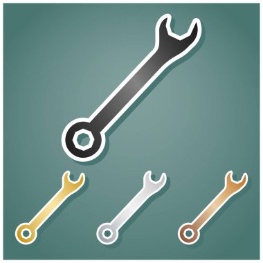 Çapraz anahtarlar işareti. Gri, altın, gümüş ve bronz renkli metalik simgeler seti. Beyaz çizgili ve Viridan arka planında gölgeli..