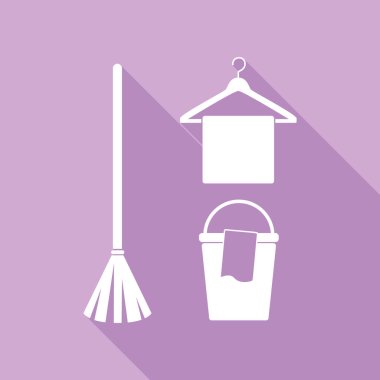 Süpürge, kova ve askı tabelası. Mor arkaplanda uzun gölgesi olan beyaz simge.