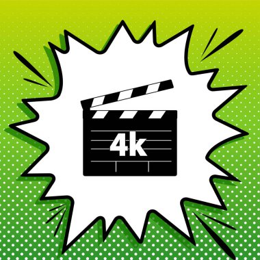 4K film tabelası. Beyaz popart üzerine siyah simge Yeşil arka planda beyaz benekli sıçrama.