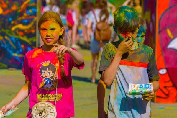 19 giugno 2016, Orekhovo-Zuevo, regione di Mosca, Russia. Il festival dei colori . — Foto Stock