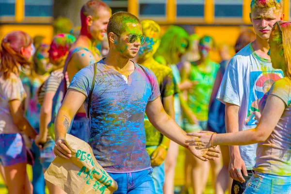 19 de junio de 2016, Orekhovo-Zuevo, región de Moscú, Rusia. El festival de colores . —  Fotos de Stock