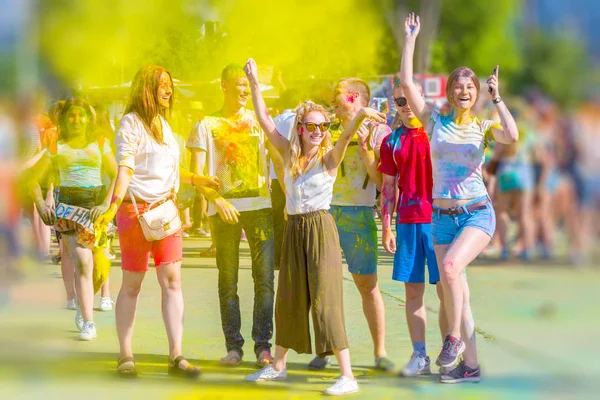 19 de junio de 2016, Orekhovo-Zuevo, región de Moscú, Rusia. El festival de colores . —  Fotos de Stock