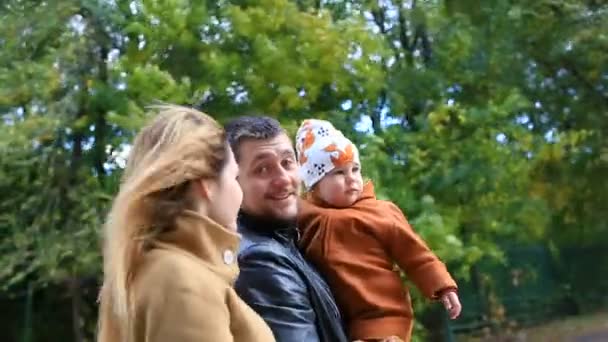 Woman man and child at sunset — Stock Video