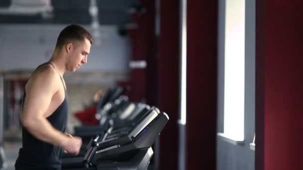 Guy on the treadmill — Stock Video