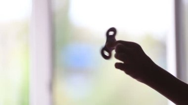 El çabukluğu, ya da kıpır kıpır dönen dönen çocuk eli.