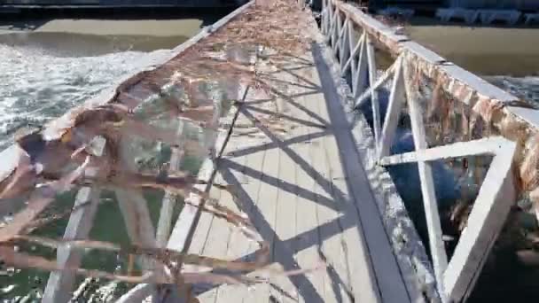 Band auf der Brücke — Stockvideo