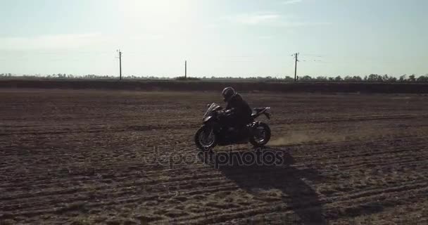 Hava atış üç motosiklet alan üzerinde — Stok video
