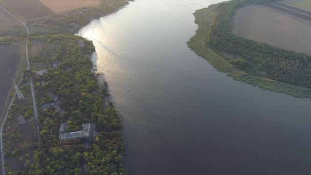 El río con el helicóptero UHD  . — Vídeos de Stock
