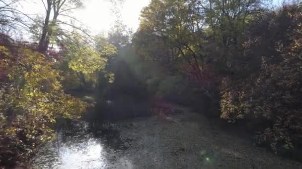 4k Drone Arial images de la lagune tropicale de la rivière épique au coucher du soleil . — Video