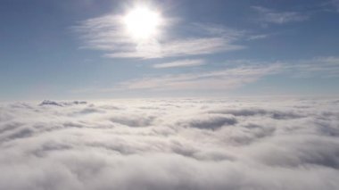 büyük, Bina bulutlar ve bulut ile kitle kırma sunrise güzel doğa.