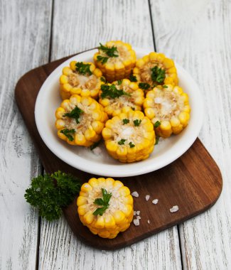 Koçanda haşlanmış mısır.