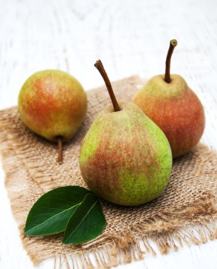 Masada taze armutlar