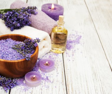 Spa Ürünleri ve lavanta çiçekleri
