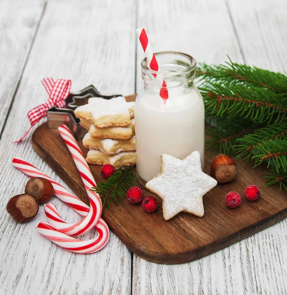 クリスマスのクッキーとミルク — ストック写真
