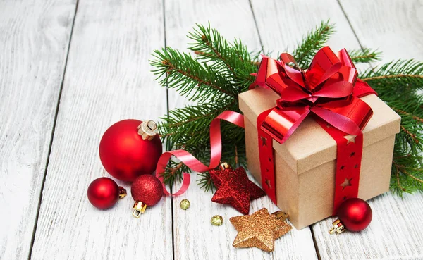 크리스마스 선물 상자와 장식 — 스톡 사진