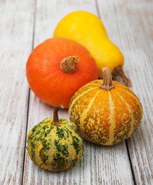 Balkabakları masanın üstünde.