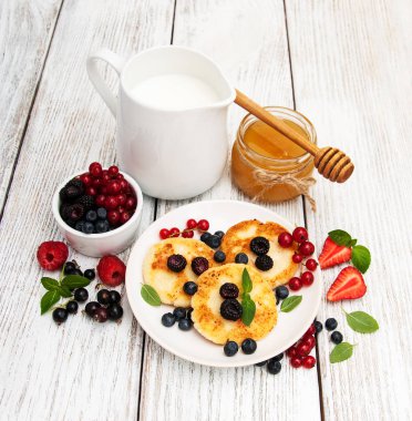 süzme peynirli gözleme çilek ile