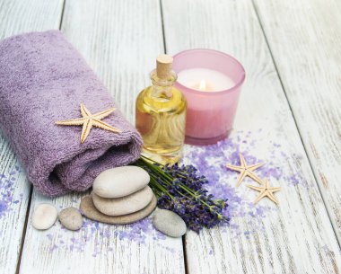 Lavanta esansiyel yağı ile