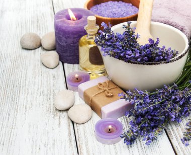 Spa Ürünleri ve lavanta çiçekleri