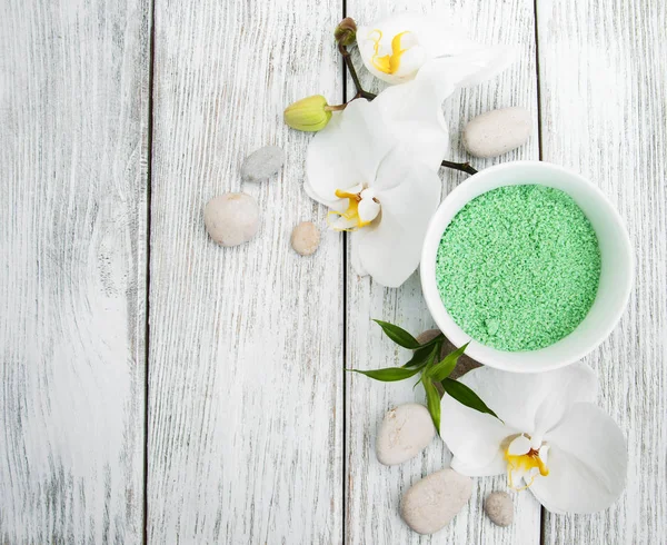 Spa Ürünleri ve beyaz orkide