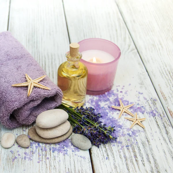 Lavanda con aceite esencial —  Fotos de Stock