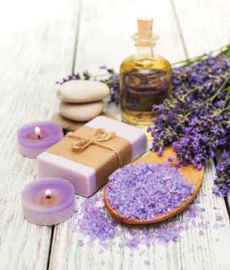 Spa Ürünleri ve lavanta çiçekleri