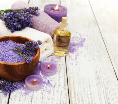 Spa Ürünleri ve lavanta çiçekleri