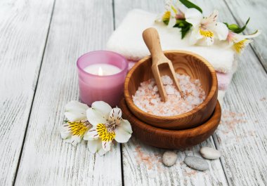Alstroemeria çiçekler ile Spa kompozisyon
