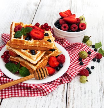 Waffle taze çilek ile