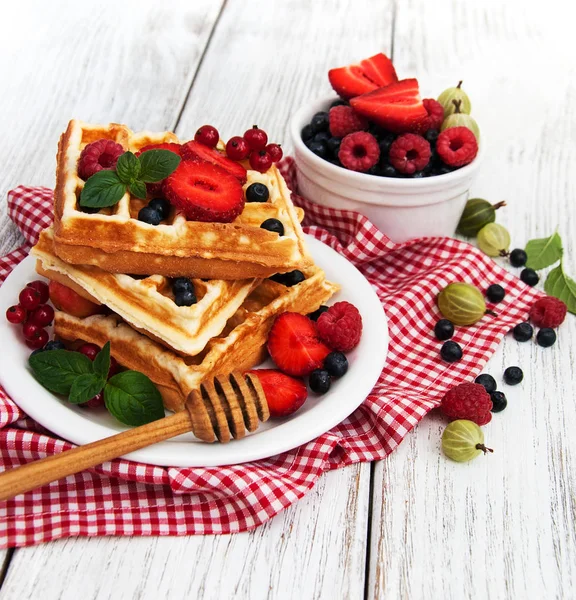 Waffle taze çilek ile