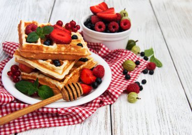 Waffle taze çilek ile