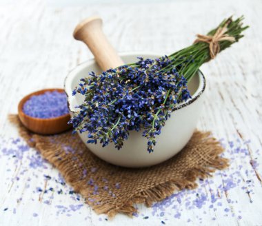 Lavanta çiçekleri ve harç