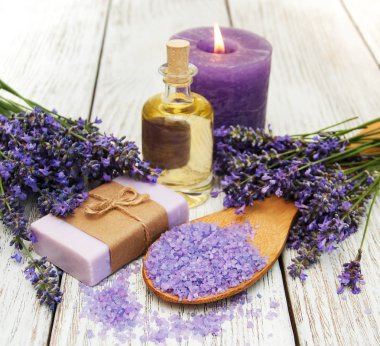 Spa Ürünleri ve lavanta çiçekleri