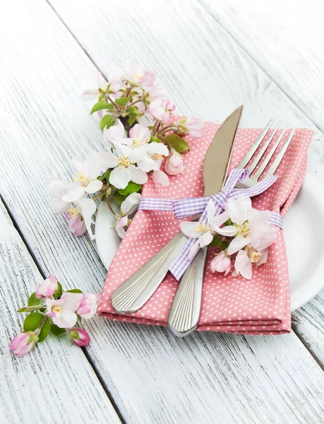 Ajuste de mesa con flor de primavera —  Fotos de Stock