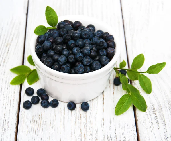 Schüssel mit Blaubeeren — Stockfoto