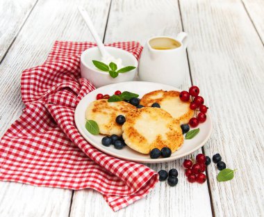 süzme peynirli gözleme blueberry ile